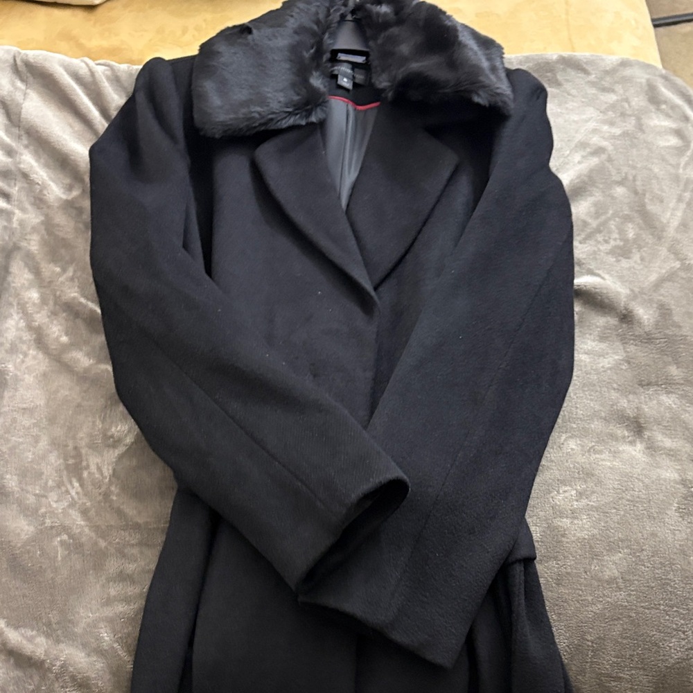 Worthington Elegant Black Trench Coat with Fur Collar - Picture 6 of 10
